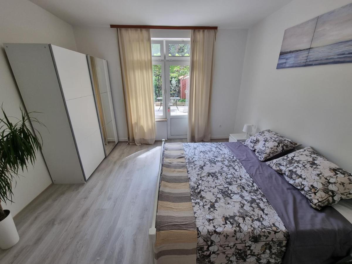 Retreat Apartments With Free Parking Pola Esterno foto