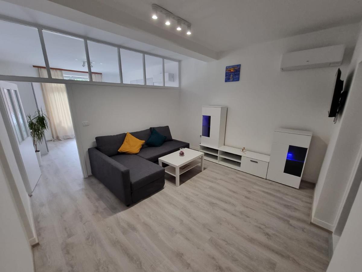 Retreat Apartments With Free Parking Pola Esterno foto