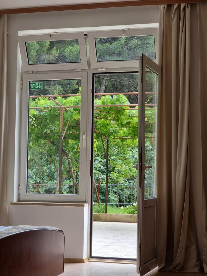 Retreat Apartments With Free Parking Pola Esterno foto