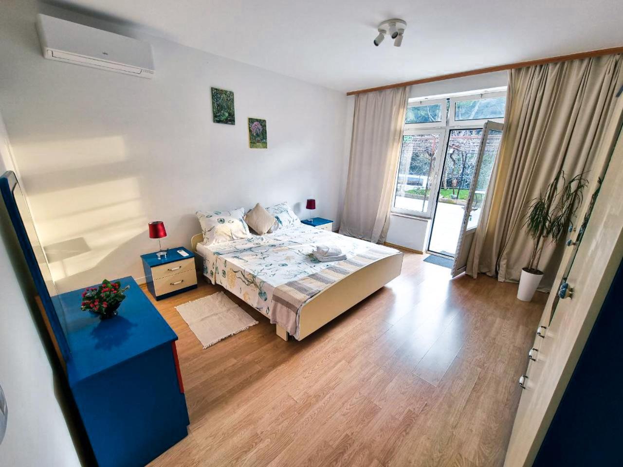 Retreat Apartments With Free Parking Pola Esterno foto