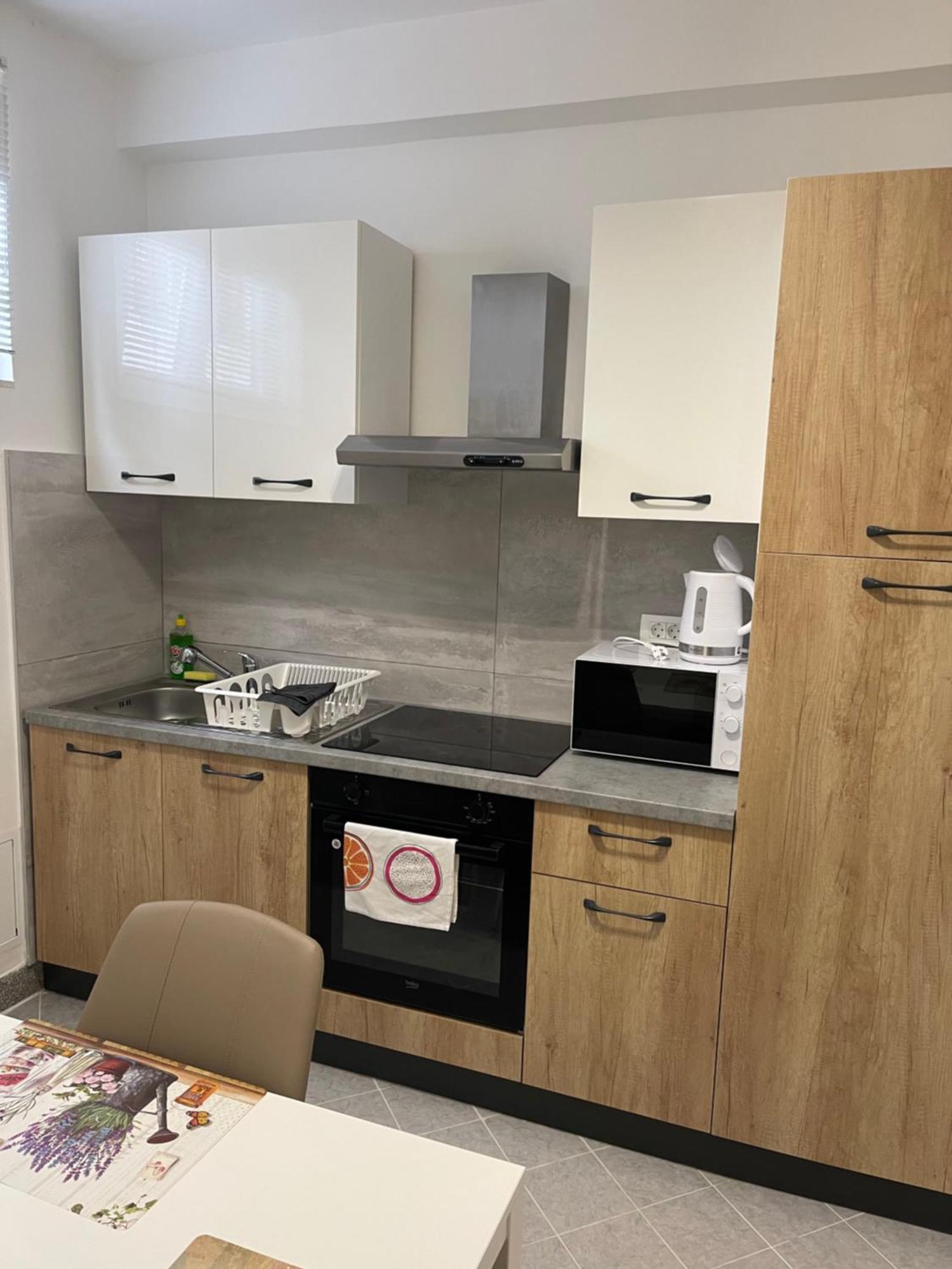 Retreat Apartments With Free Parking Pola Esterno foto
